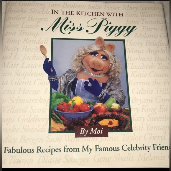 In The Kitchen With MISS PIGGY Cookbook - Picture 2 of 7